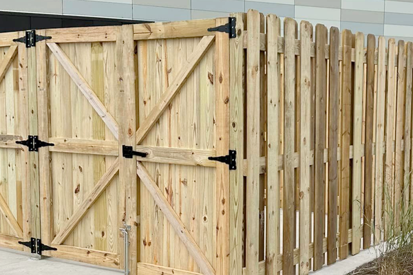 The Ultimate Guide to Choosing the Right Fence for Your Rochester Home This Spring